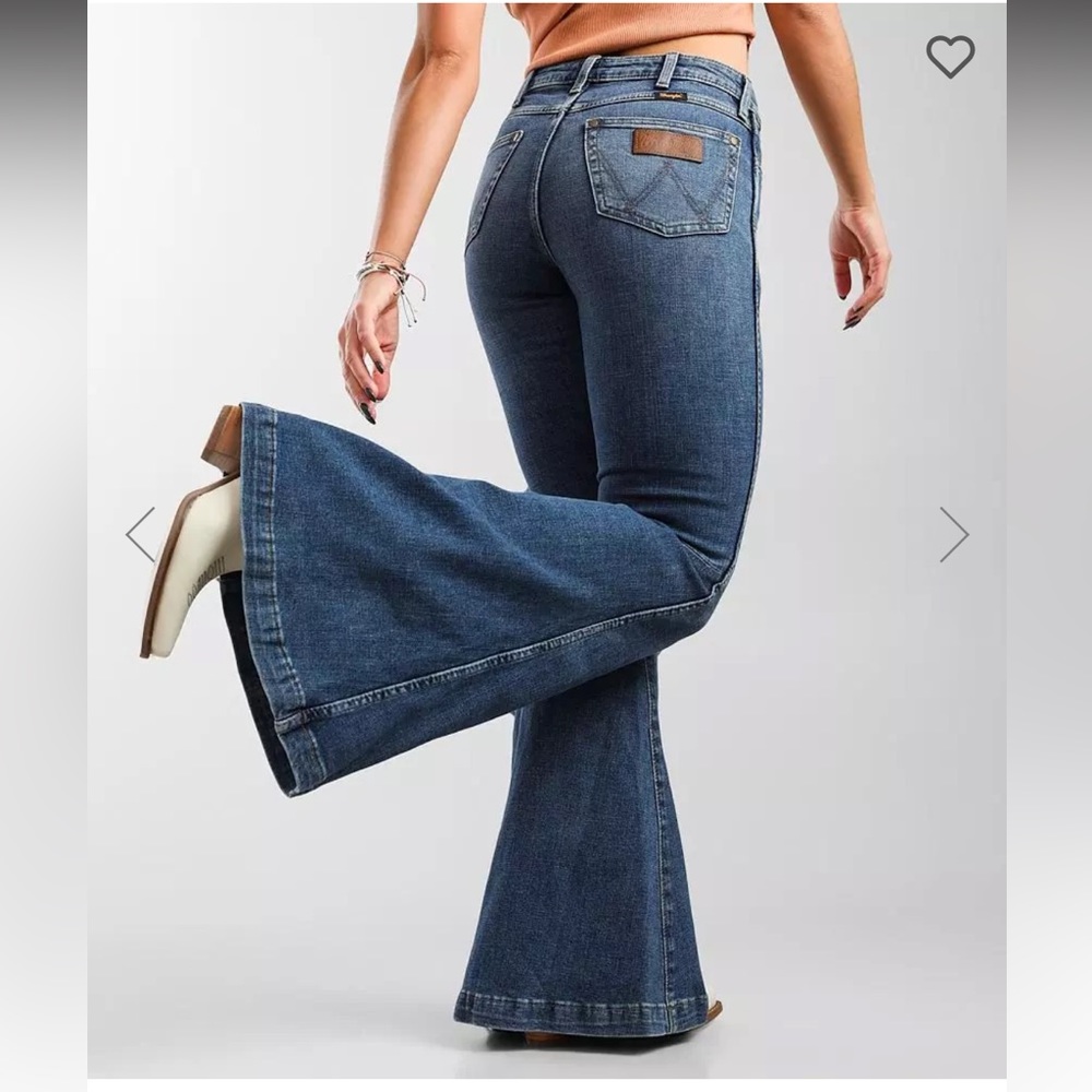 NWT Wrangler Retro Flare Stretch Jeans